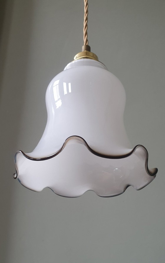 Image 1 of Lampada a sospensione floreale in vetro vintage con bordo decorativo