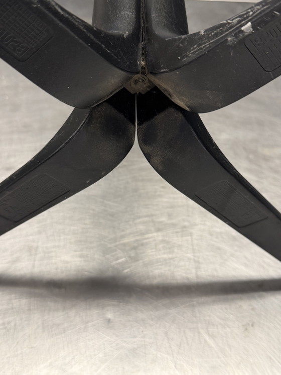Vitra Belleville Bistro Table Base - Bouroullec - Original (Max 23 Pieces) – Dining tables, Aluminium (photo 3 of 5)