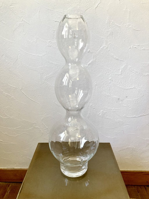 Large vase with 3 spheres in wavy glass