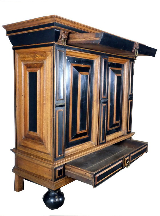 Image 1 of Credenza Zeeland del XVII secolo, in rovere.