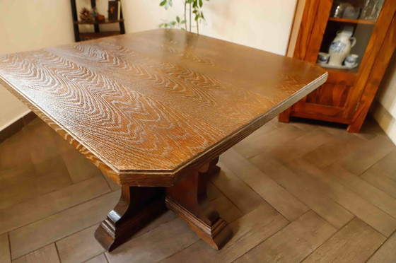 Image 1 of Rustikaler Eichentisch mit zentraler Basis