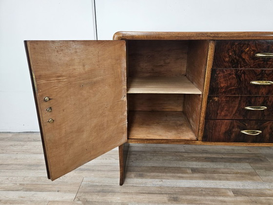 Image 1 of Art Deco dressoir in walnoot en licht walnoot.