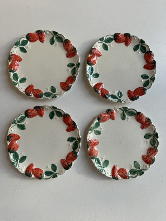 Image 1 of Assiettes barbotine fraises Longchamp anciennes