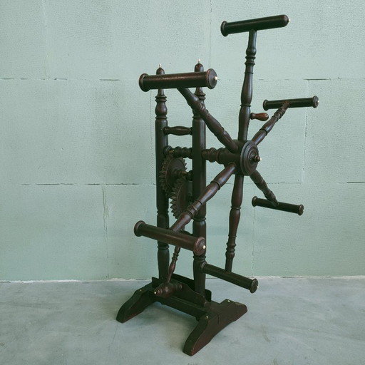 Antique wool reel/wool winder (special interior decoration item)