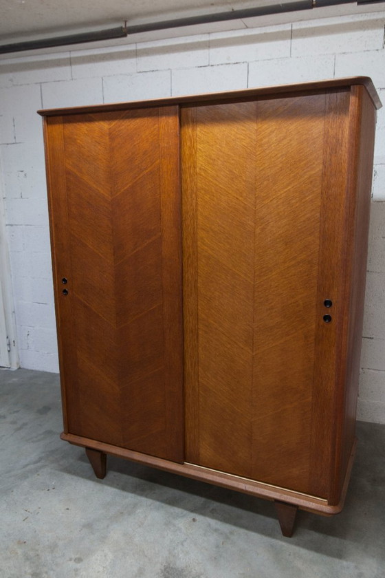Image 1 of Jaren 30 kledingkast met schuifdeuren en een nieuw bovenblad