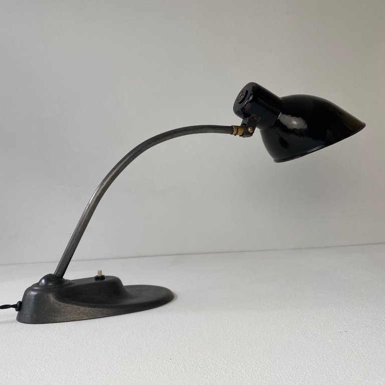 ANTIQUE BAUHAUS 