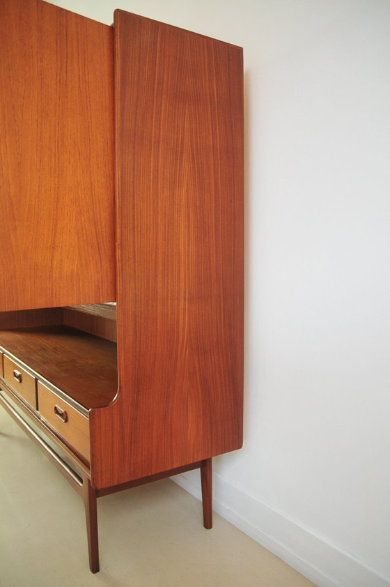 Image 1 of vintage Deens dressoir high board
