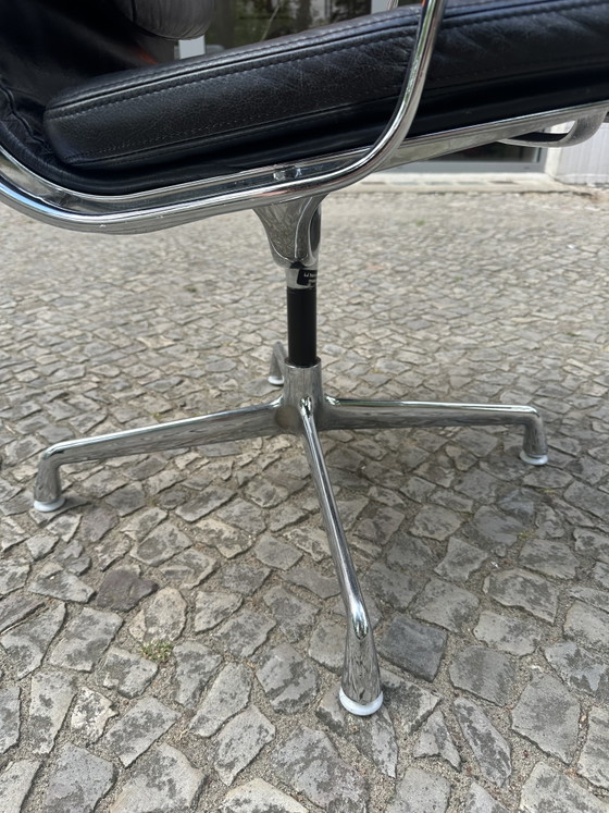 Image 1 of Sedia da ufficio EA207 di Vitra, progettata da Charles e Ray Eames per Herman Miller.