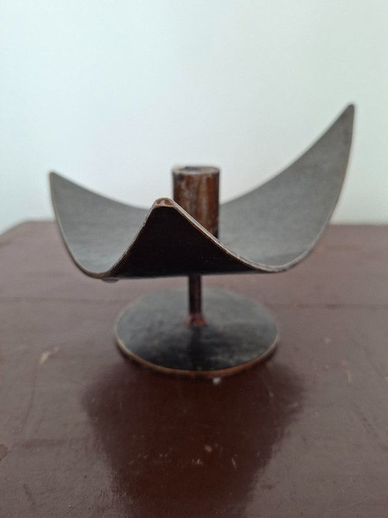 Image 1 of Vintage handgemaakte metalen kandelaar – brutalist, mid century design