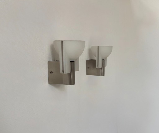 Coppia di applique vintage, metallo cromato e vetro sabbiato stampato, Italia, 1980