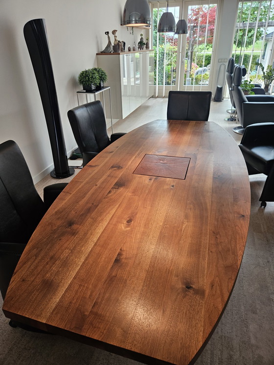 Image 1 of Mesa de comedor de nogal macizo Riva