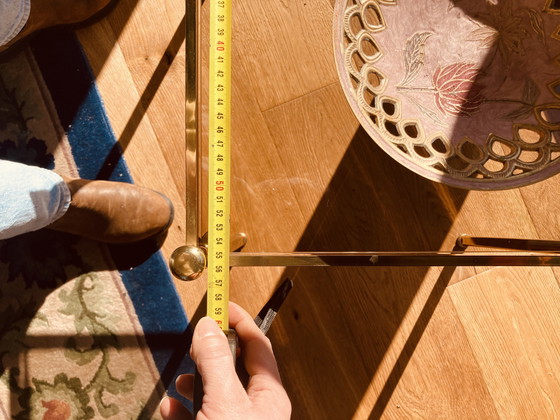 Image 1 of 2 tables d'appoint/tables basses vintage Hollywood Regency en laiton et verre fumé