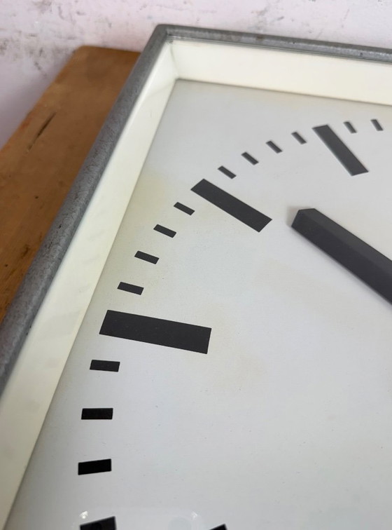 Image 1 of Große graue quadratische Wanduhr von Pragotron, 1970er Jahre