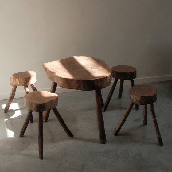 Image 1 of Brutalistische salontafel met 4 krukjes