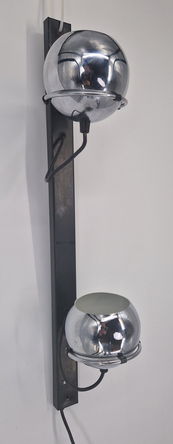 Image 1 of Wandlamp in de vorm van een oog uit de jaren 70, geïnspireerd op het ruimtetijdperk.