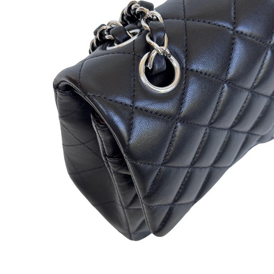 Chanel Classic Flap Medium – Crossbody bags, Lambskin (photo 7 of 17)