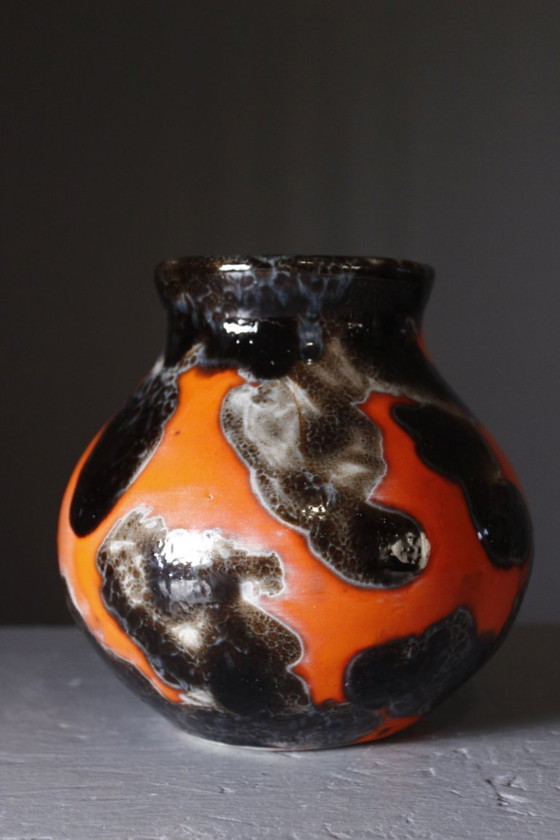 Image 1 of Jérôme Massier en Vallauris - Jarrón esmaltado en naranja y negro, Francia, siglo XX