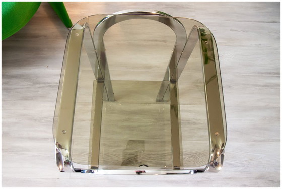 Image 1 of Mesita auxiliar de cromo y cristal ahumado de los años 70