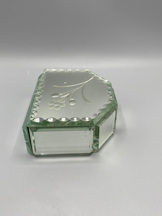Vintage sieradendoos met afgeschuinde randen en gravures en spiegelend oppervlak. – Glazen & Karaffen, Glass (photo 3 of 8)
