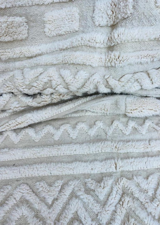Image 1 of Alfombra tradicional marroquí Beni Ouraine blanca, 200/300 cm.