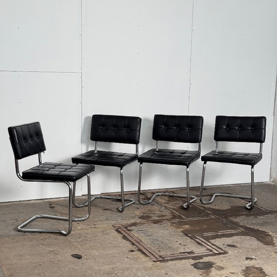 Image 1 of Chaises empilables en cuir de style Cesca — Influence Bauhaus