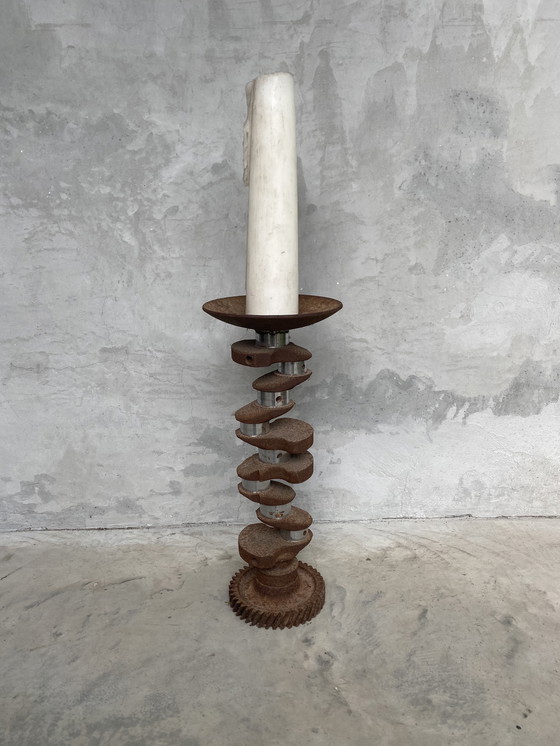 Image 1 of Portacandele brutalista realizzato con parti di camion