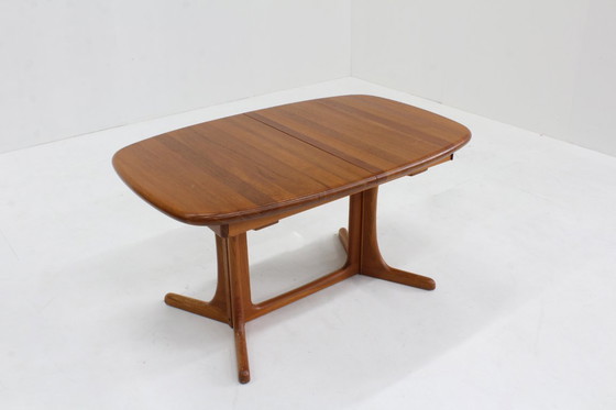 Image 1 of Table de salle à manger ovale extensible vintage danoise en teck massif