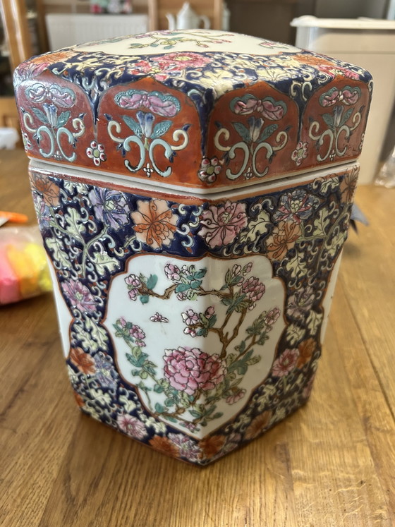 Image 1 of Beautiful set of hand-painted Chinese vase and voodoo pot/tea caddy