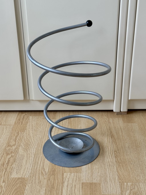Portaombrelli a spirale in metallo vintage, metà secolo / postmoderno anni '80/'90