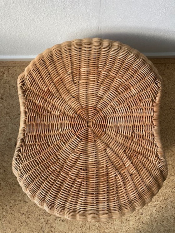 Image 1 of Tabouret en rotin avec rangement