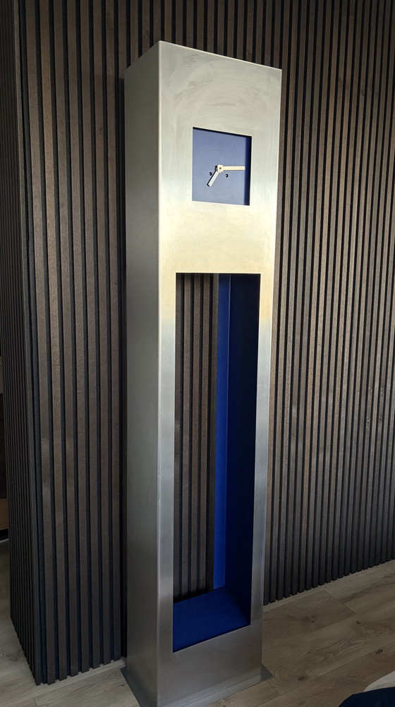 Image 1 of Hermle Design Staande Klok – Geborsteld RVS & Kobaltblauw