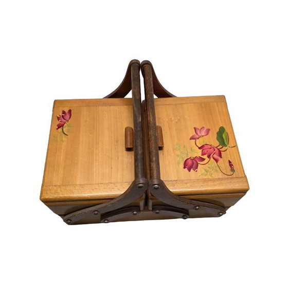 Image 1 of Trousse de couture portable française vintage, années 1960