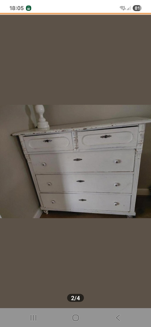 Brocante chest of drawers