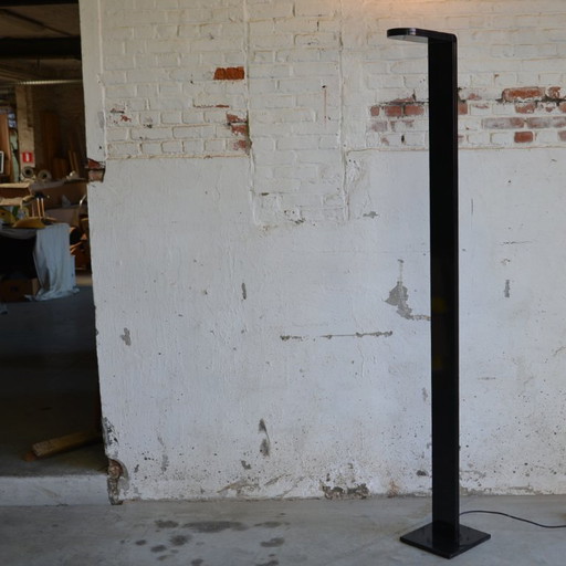 1x Stehleuchte mit Aufwärtsbeleuchtung