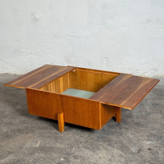 Image 1 of Mesa de centro de roble con espacio de almacenamiento, años 60 – Diseño húngaro