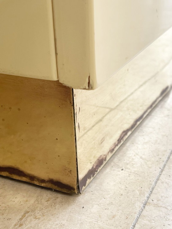 Aparador de Jean-Claude Mahey en laca beige y latón – circa 1970 – Aparadores, Wood (photo 10 of 14)