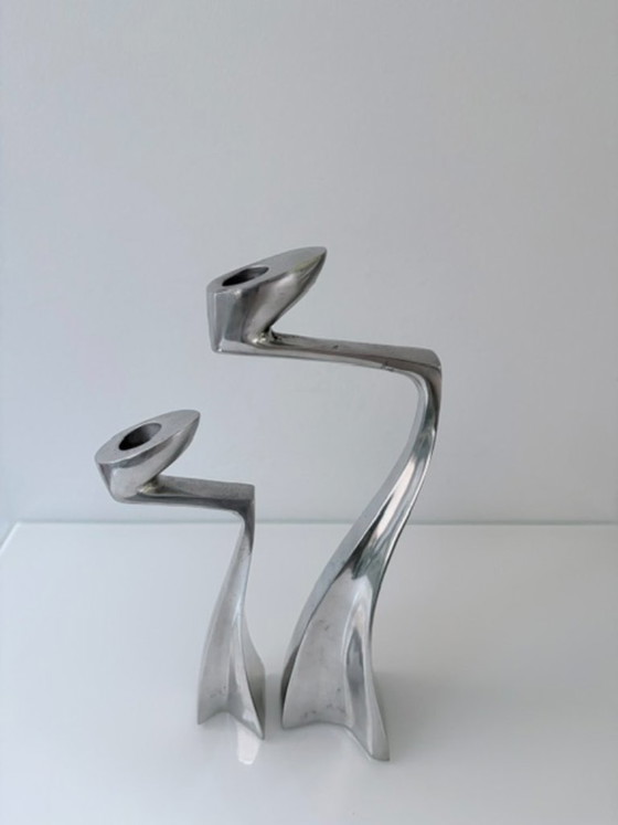Portacandele Swan iconici di Matthew Hilton per SCP – Aluminium (photo 15 of 24)