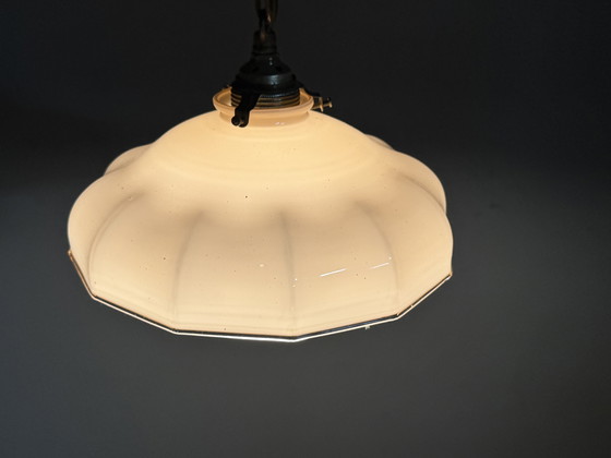 Image 1 of Lampada a sospensione antica Art Déco: vetro elegante e atmosfera senza tempo