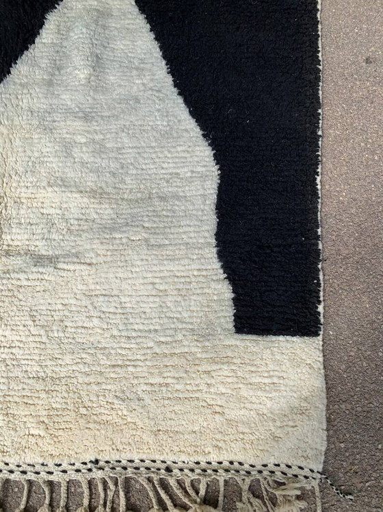 Marokkanischer Teppich aus Naturwolle 250cm x 150cm – Teppiche & Läufer, Modern (photo 4 of 10)