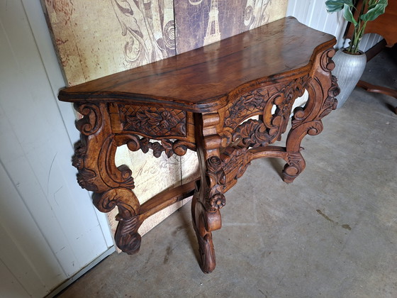 Image 1 of Tavolino/consolle antico in mogano intagliato a mano, dimensioni: 122x40 cm e 80 cm di altezza.