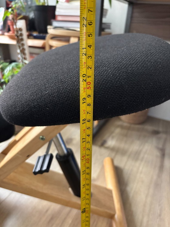 Image 1 of Sgabello ergonomico per inginocchiarsi