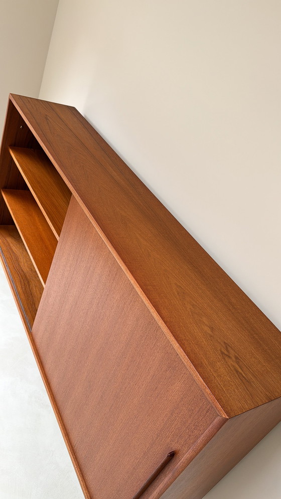 Image 1 of Buffet vintage en bois avec porte coulissante