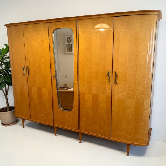 Image 1 of Armario antiguo de 5 puertas