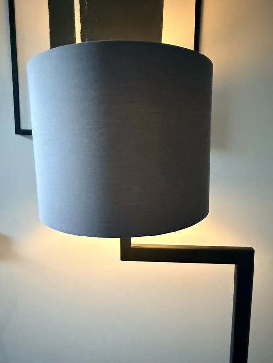 Image 1 of 1x, zwart metalen vloerlamp, met lichtgrijze kap