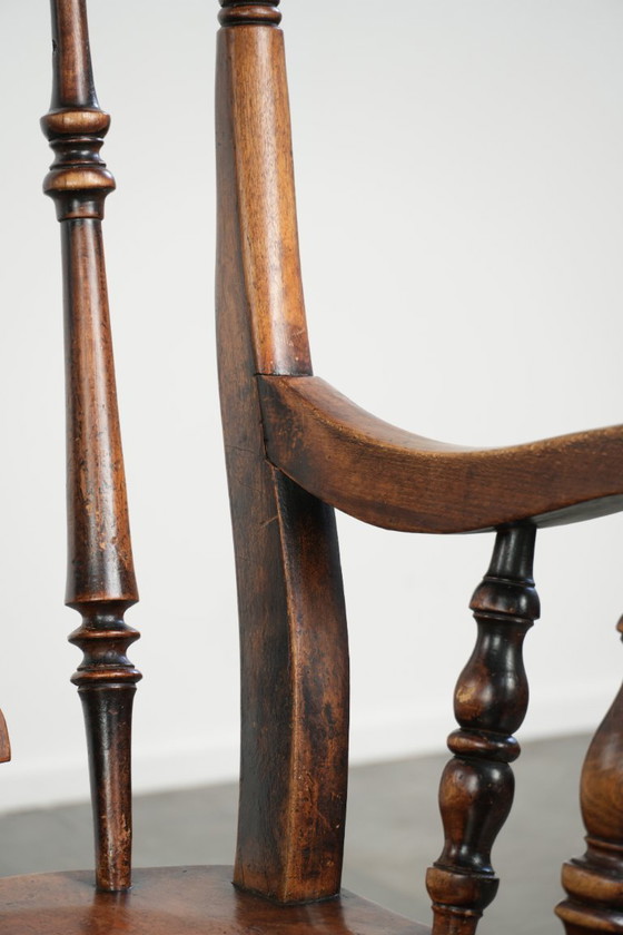 Image 1 of Antiker englischer Windsor-Spindelstuhl aus Holz mit einer wunderschönen Farbgebung aus dem frühen 19. Jahrhundert