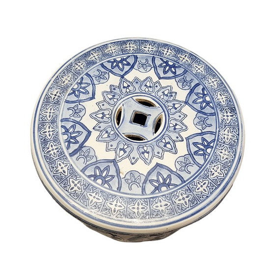 Taburete de jardín de cerámica china con decoración azul y blanca. – Mesa para plantas, Ceramic (photo 4 of 6)
