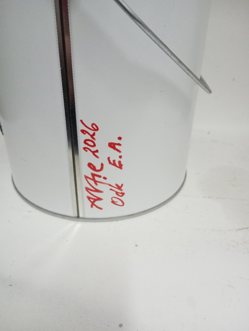 Eau de la mer du Nord mise en conserve par Alfie et al.