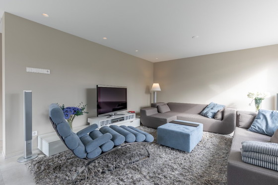 Image 1 of Cor Sinus con braccioli e poggiapiedi in Alcantara