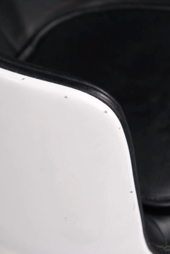 Image 1 of Eero AARNIO  Fauteuil modèle "Cognac" 