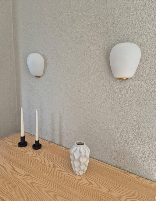 Lámpara de pared elegante de Peill & Putzler (juego de 2), década de 1960, cristal opalino y latón – Luz ambiental cálida